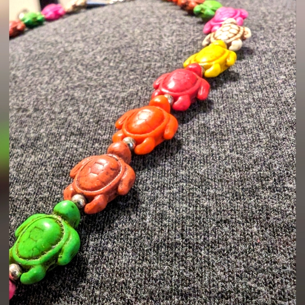 Vintage khaulite mixed turtle necklace with silver beads.